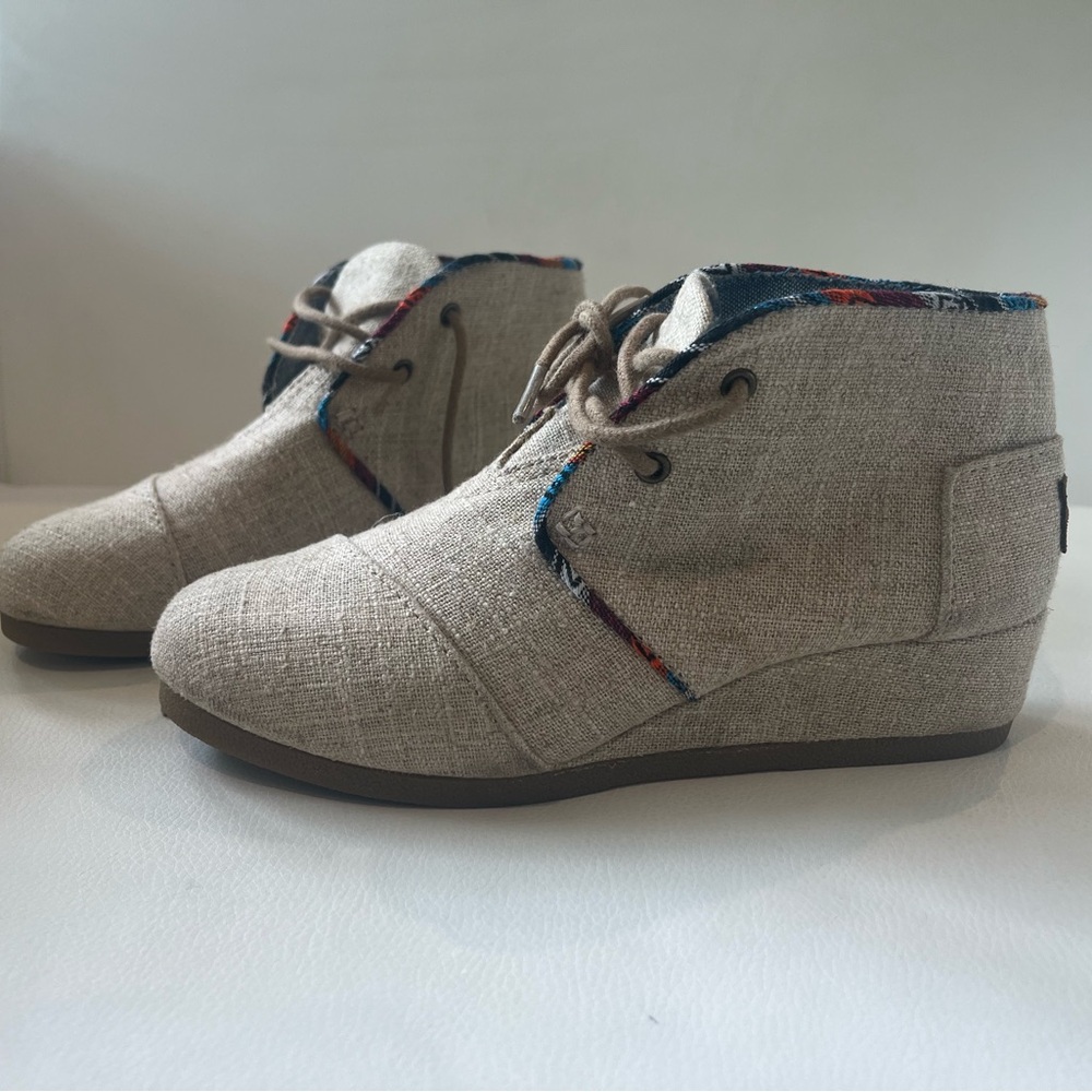 Toms Tan Ankle Booties with minimalist design Size Y3